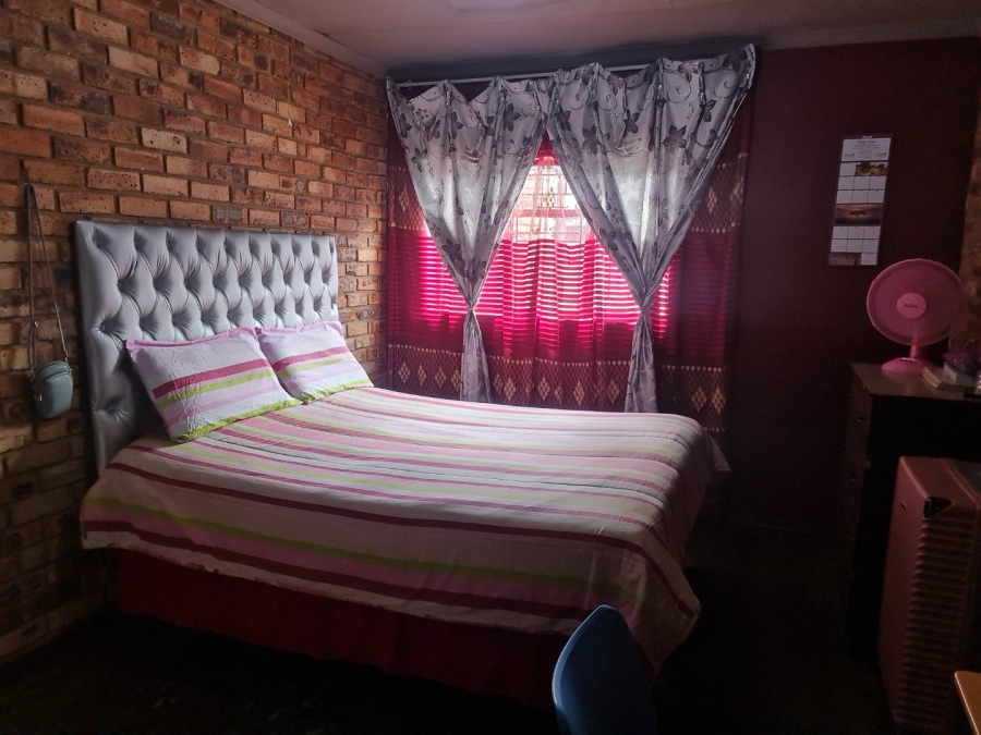 2 Bedroom Property for Sale in Oos Einde North West